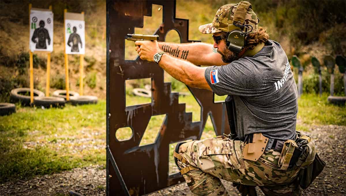 US SOF Pistol / Rifle: Use of Cover / Barricades 
